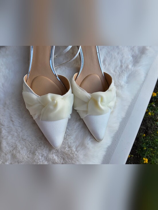 Jewel Badgley Mischka Shoes - Jewel Badgley Mischka Women's Favor Evening Knot Pumps - Ivory Satin, 7.5 & 9